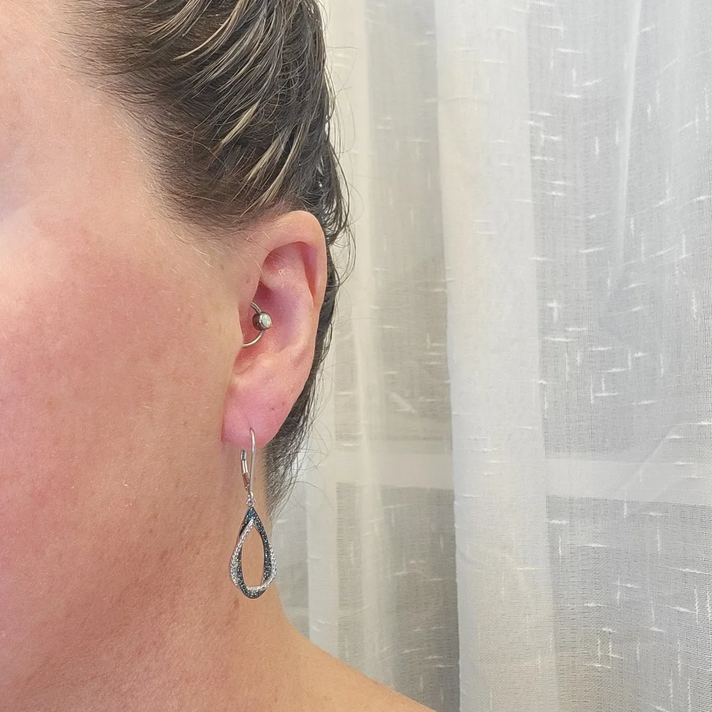 Kay Jewelers Twisted Diamond & Teal Saphire Tear Drop Dangle Earrings NWOT
